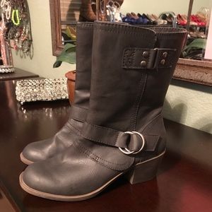 Super cute dark grey riding/calf boots 👢